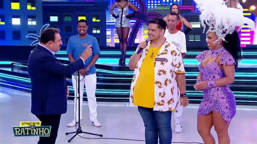 Thiago No Palco Do Programa Do Ratinho 2 Cosmopolitam