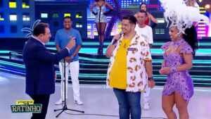 Thiago Acácio enaltece o samba no “Programa do Ratinho”