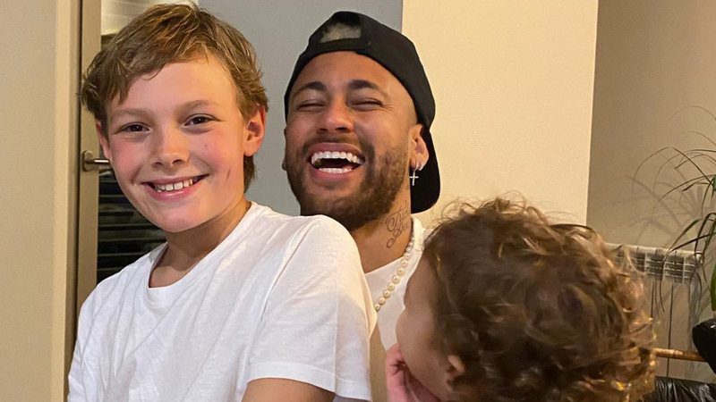 Neymar Jr. compartilha foto com o filho e tamanho do menino surpreende: ''Como cresceu''