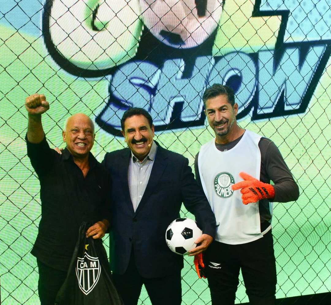 Sérgio, Ex-Goleiro Do Verdão, E Reinaldo, Ídolo Do Galo, Se Divertem Na Estreia Do “Gol Show” No “Programa Do Ratinho” - Fotos: Francisco Cepeda/Press Brazil/Divulgação