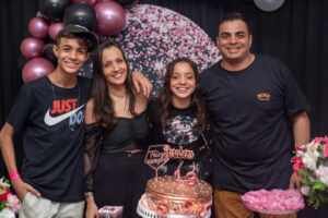 Allana Colman comemora aniversario, com familiares e amigos no Park Games