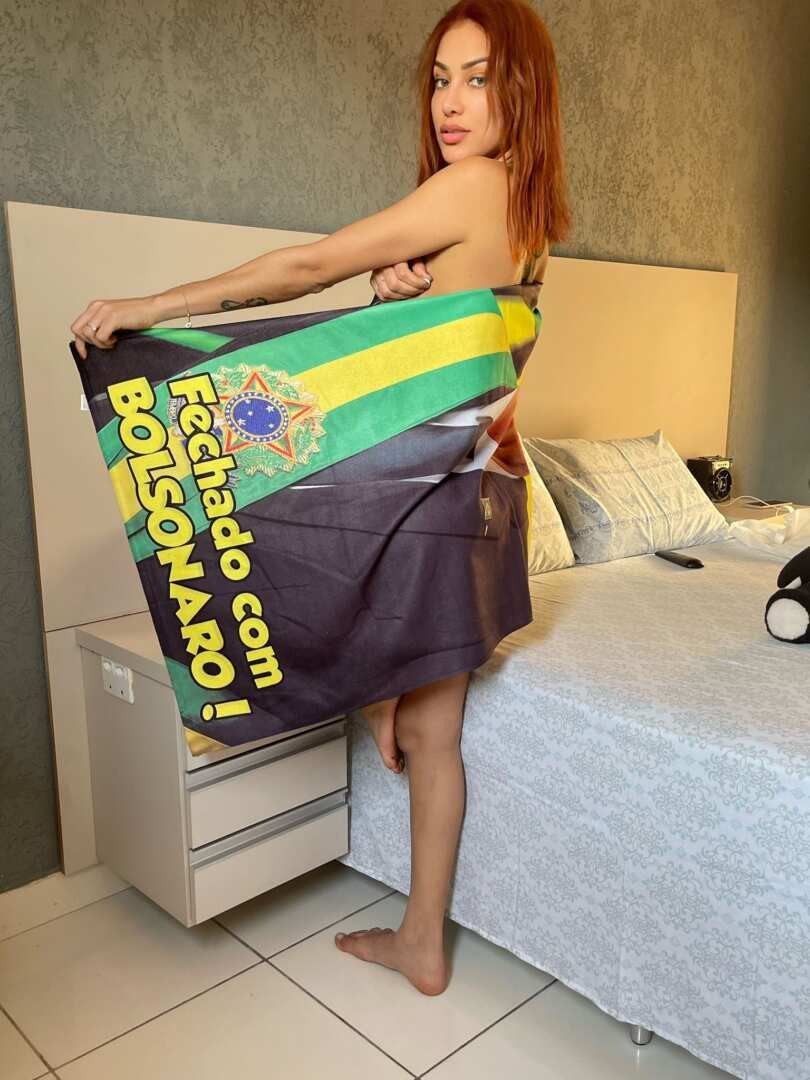Scheila Santos Toalha Bolsonaro2 Cosmopolitam