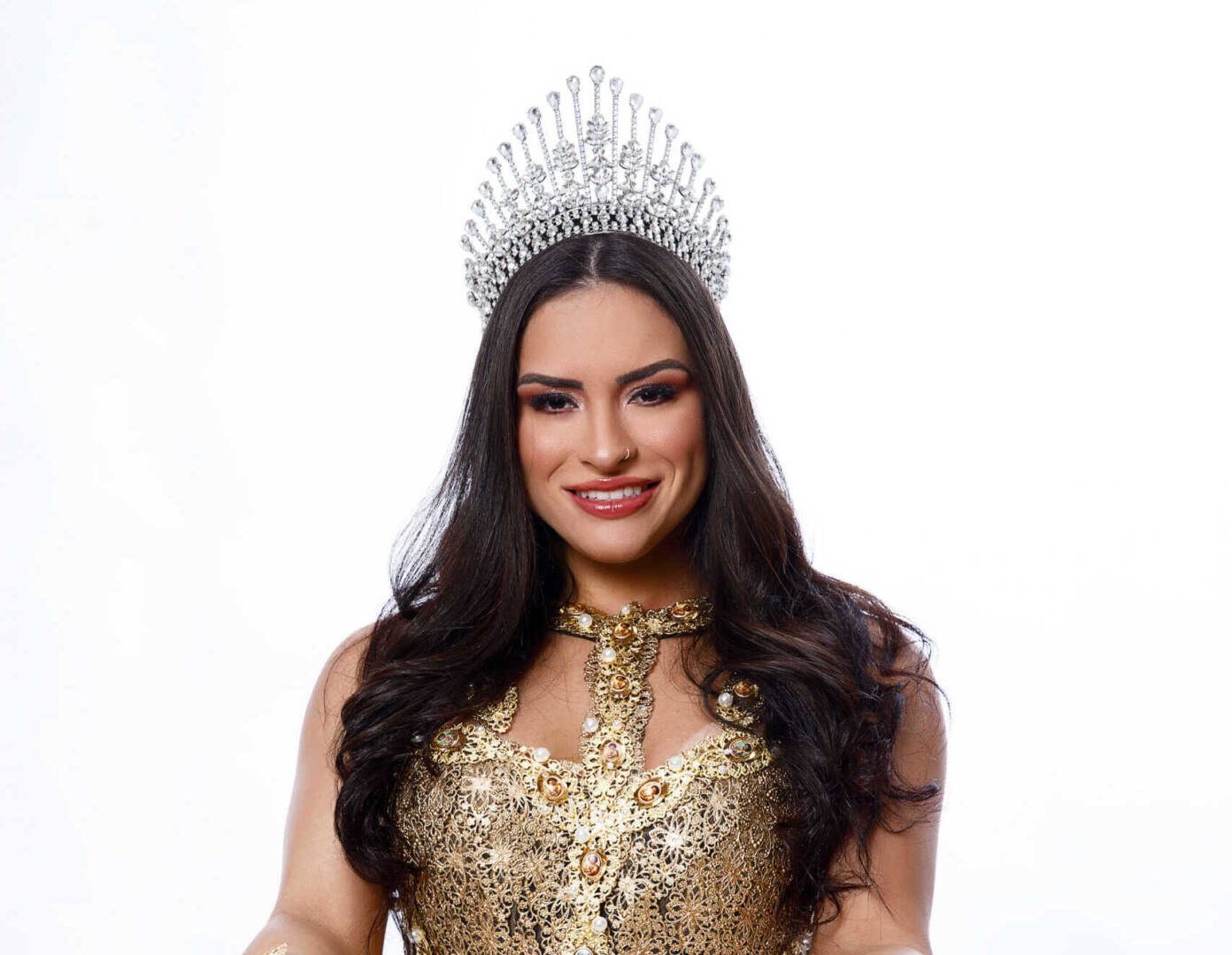 Estácio de Sá coroa a novo Rainha de Bateria Nathalia Hino nesta sexta, 28