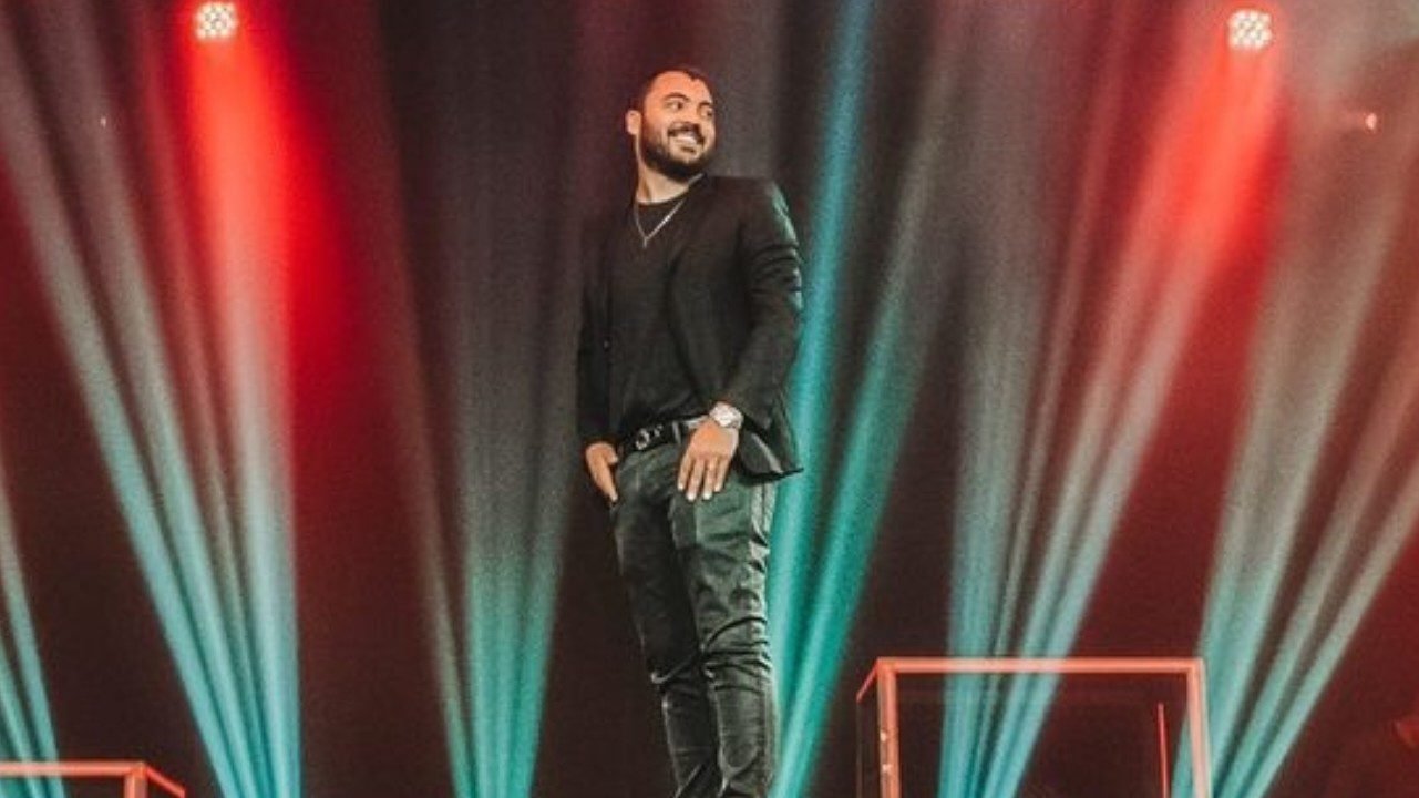 Tuka Carvalho celebra sucesso do podcast Bulldog Show
