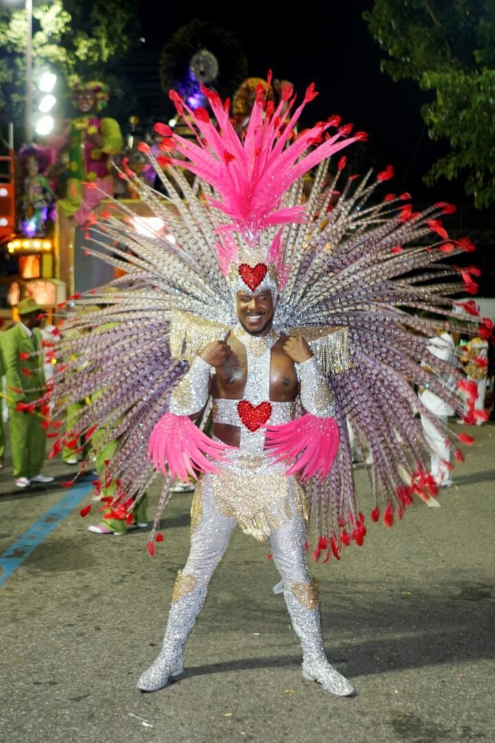 Wallace Guedes Seguirá Como Muso Da Lins Imperial No Carnaval De 2023 2 Wallace Guedes Desfile 2022 Foto Diego Mendes 3 Cosmopolitam
