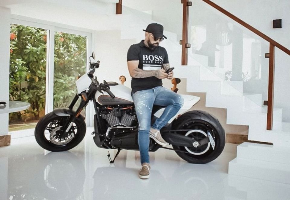 André Novais desafia Neymar: “os carros dele não entram na minha garagem”