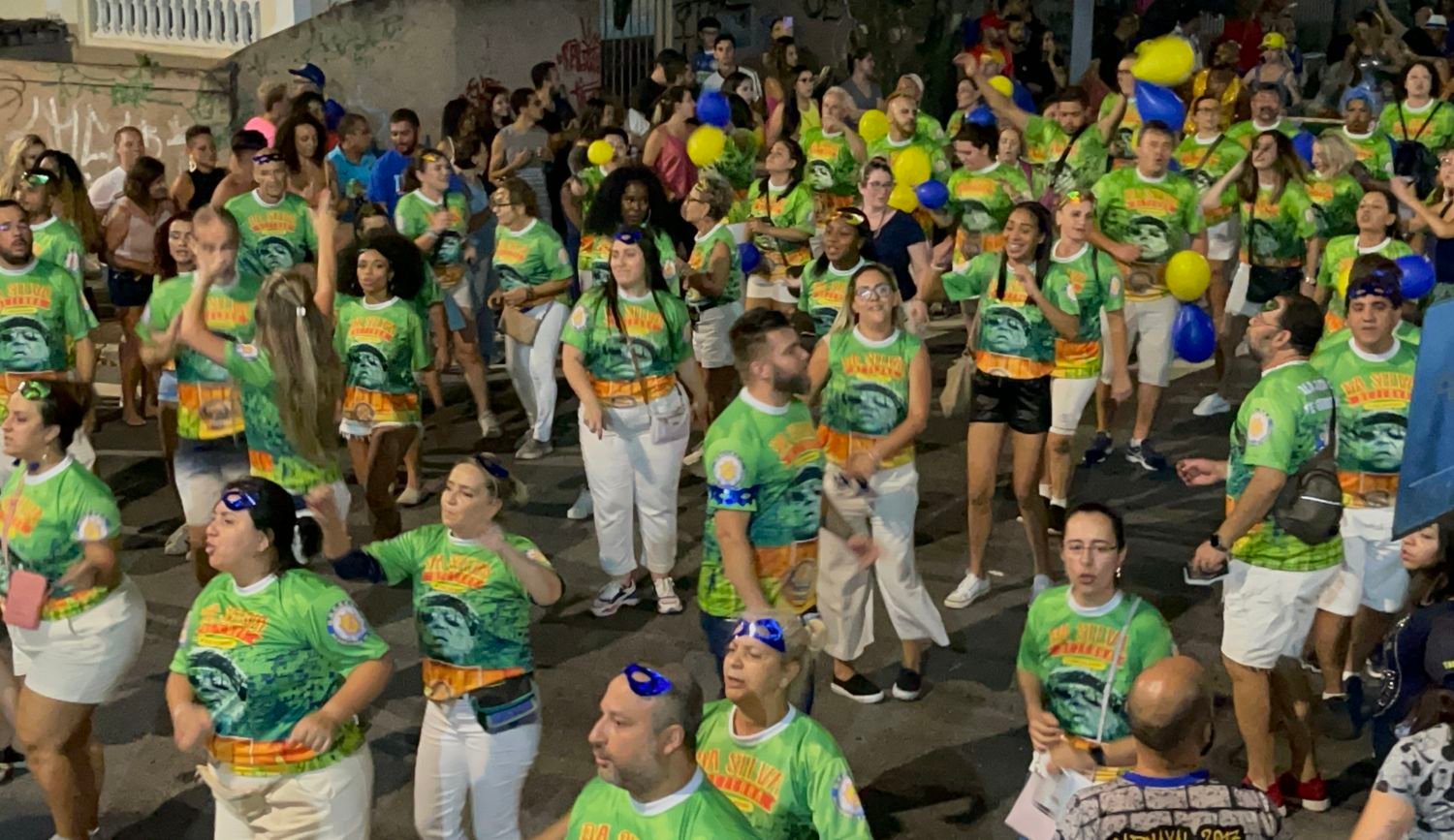 Carla Prata Capricha No Look Para Noite De Samba No Ensaio De Rua Da Acadêmicos Do Tucuruvi 8 Ensaio De Rua Tucuruvi - Crédito Da Foto: Renato Cipriano / Divulgação