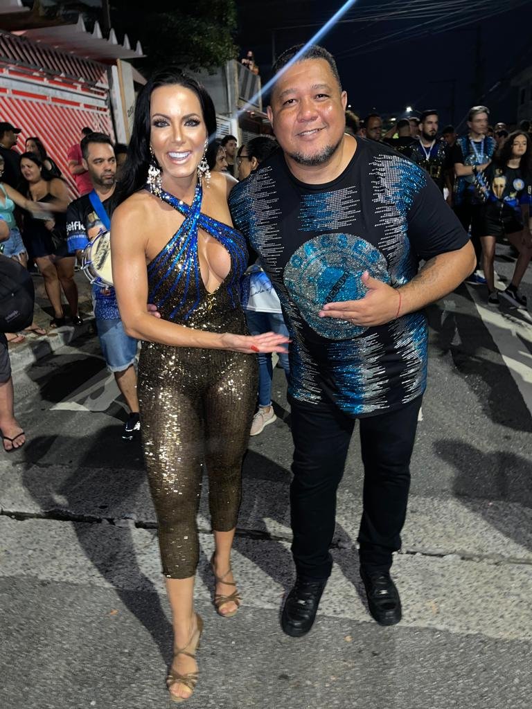 Carla Prata Capricha No Look Para Noite De Samba No Ensaio De Rua Da Acadêmicos Do Tucuruvi 4 Carla Prata E Mestre Serginho - Crédito Da Foto: Renato Cipriano / Divulgação