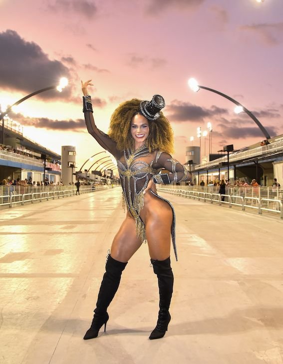 Com Look Inspirado Em Mágico, Rainha De Bateria Savia David Curte Ensaio Técnico 3 Savia David Foto J. Domingos Edu Graboski Divulgacao 3 Cosmopolitam