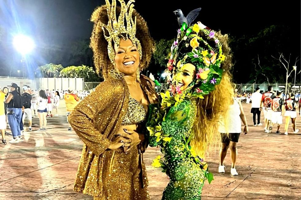 Simone Sampaio Afirma Que A Cada Ensaio Técnico Da Dragões É Tomada Por Um Frio Na Barriga 8 Simone Sampaio E A Princesa Da Bateria Yohana Obyara - Foto: Renato Cipriano / Divulgação