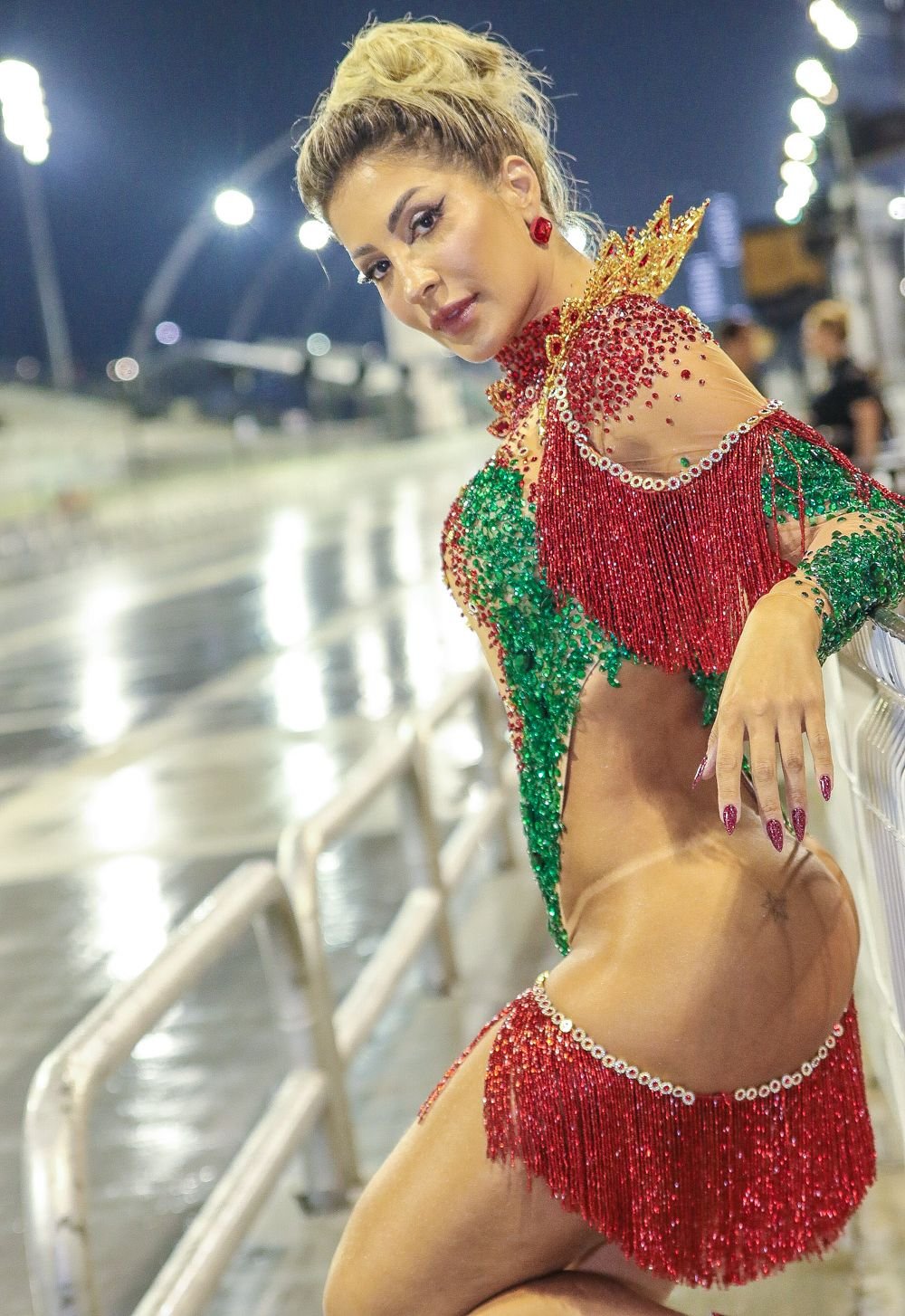 Ingrid Mantovani É Coroada Rainha De Bateria Da X9 Paulistana Durante Ensaio No Anhembi 8 Thid4843 Cosmopolitam