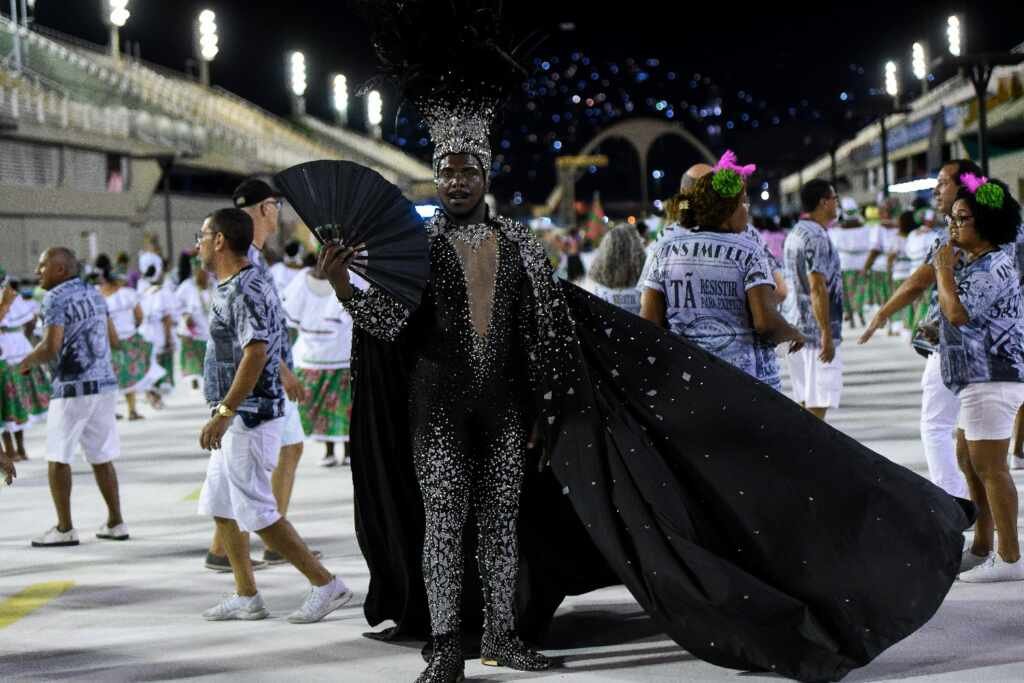 Wallace Guedes Rouba A Cena Na Marquês De Sapucaí 3 Wallace Guedes Foto Diego Mendes 6 Cosmopolitam