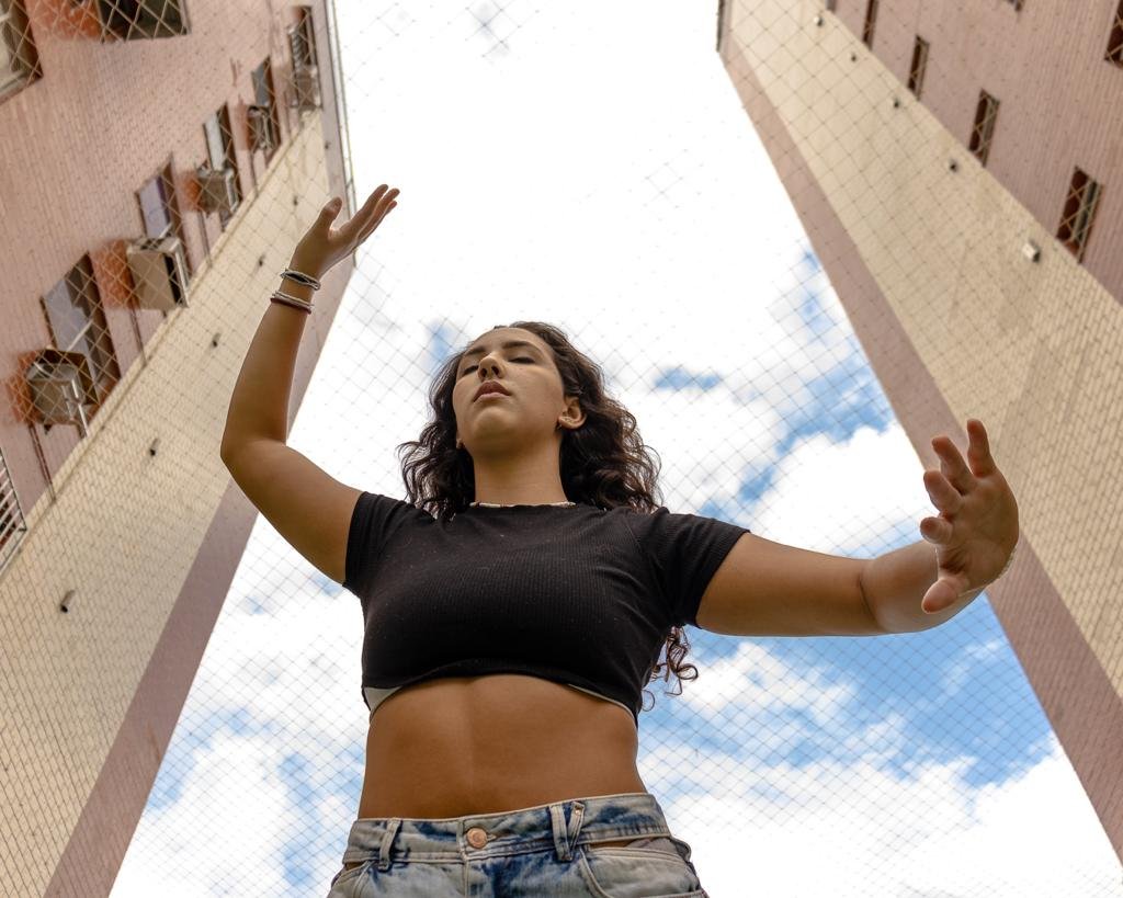 Gabi Ribeiro Lança Ep ‘Antiga Eu’: Cada Música Tem Uma História Por Trás; Confira! 2 Gabi Ribeiro