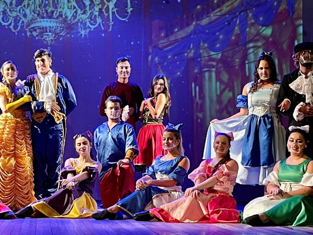 Gabi Ribeiro Estreia O Ano Brilhando Nos Palcos Em ‘Um Conto Sobre… A Bela E A Fera’, No Rio 3 Gabi Ribeiro