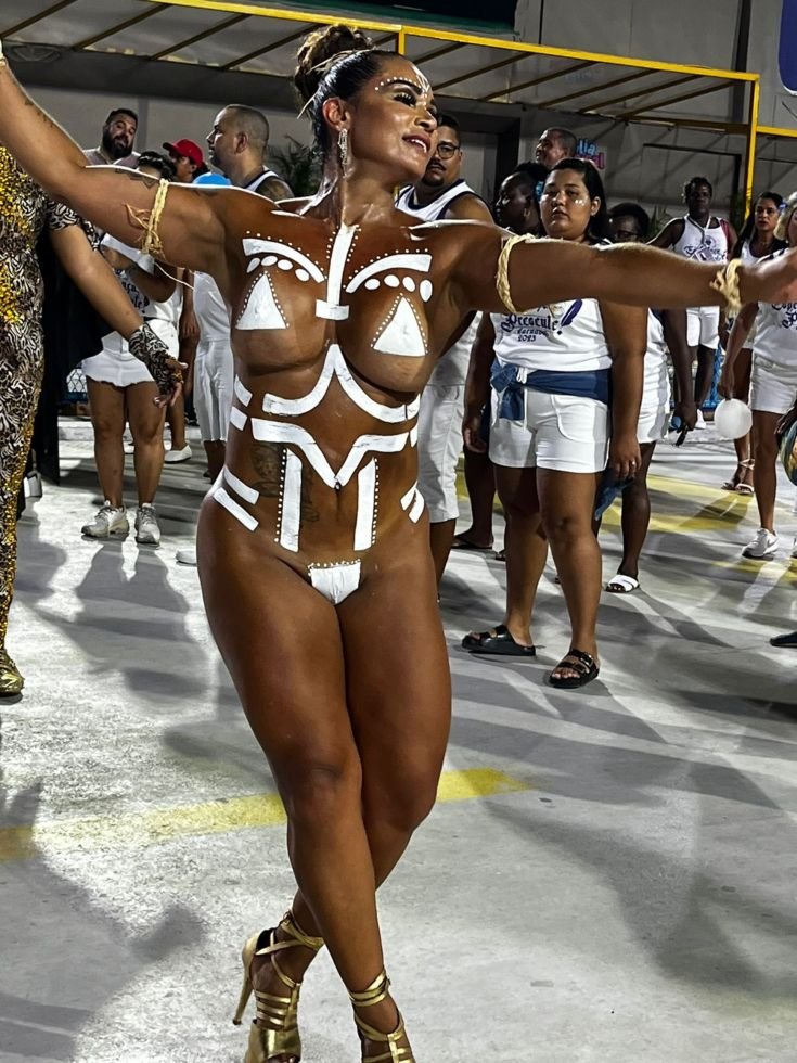 Musa Andrea Martins Realiza Homenagem Ao Grupo Olodum No Ensaio Da Sapucaí 2 Andrea Martins - Foto: Divulgação