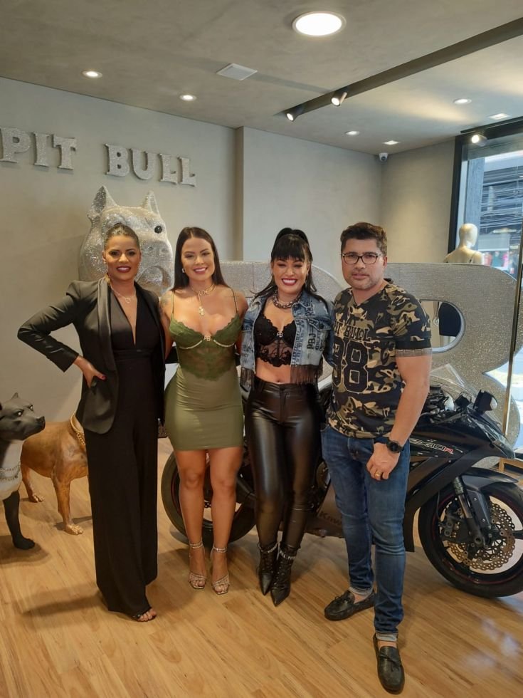 Ratinho, Helen Ganzarolli, Victoria Villarim, Pavorô Prestigiam Nova Loja Pity Bull Jeans 5 Alessandra Gaspio, Victoria Villarim, Milene Pavorô E Marcelo Torquato - Crédito Das Fotos: Val Góis / Divulgação