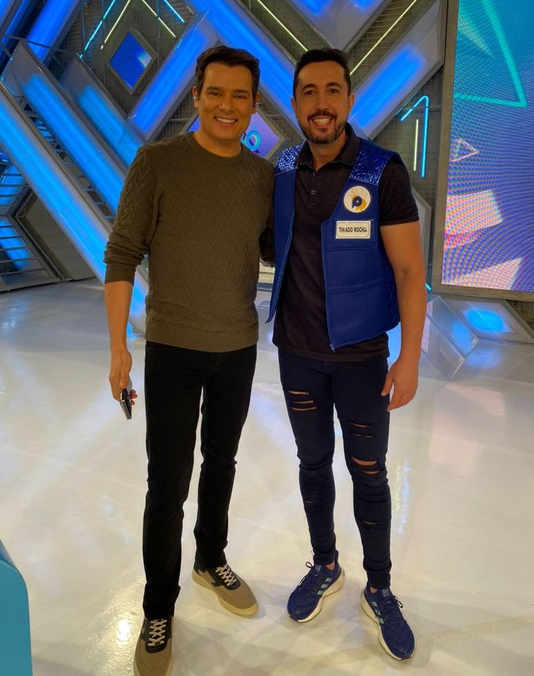 Apresentador Thiago Rocha Ganha Homenagem No Programa Domingo Legal 3 Celso Portiolli E Thiago Rocha - Crédito Da Foto: Divulgação