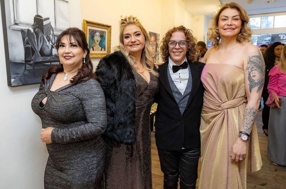 Premiação Tesoura De Ouro Oficial Chega A Londres Com A 'Gold Scissors Award London 2023' 5 Cileide Cordeiro Proprietária De Um Espaço De Beleza Em Oxford, Anderson Franquis Hair Stylist Em Oxford E Tatiana Milagaia De Paris- Foto: Jones Fernandes Photography / @Renatocipriano - Divulgação