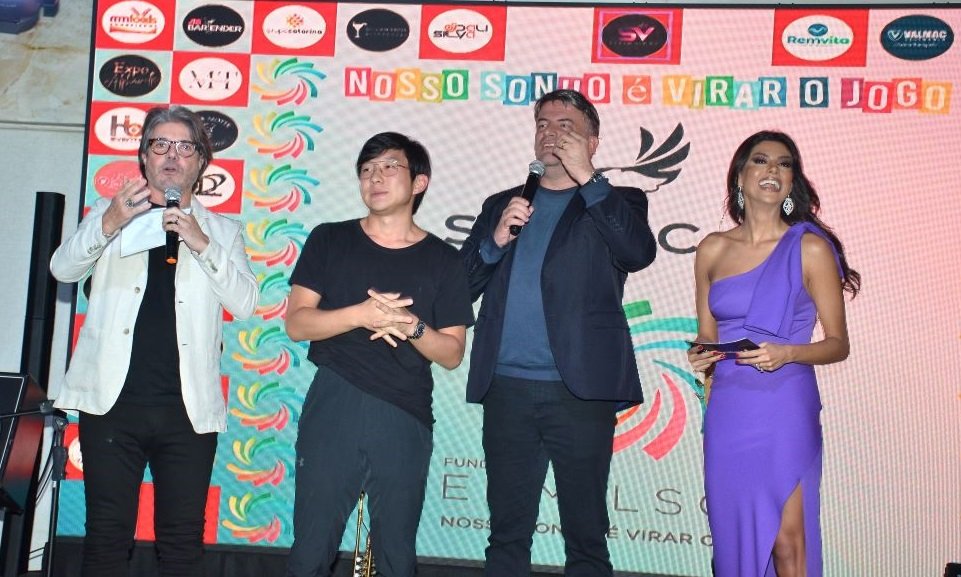 João Kleber E Flávia Noronha Reúnem Famosos Em Festa Beneficente Em São Paulo 11 João Kleber, Piong Lee, Iuri Leite E Flavia Noronha | Foto: J. Domingos
