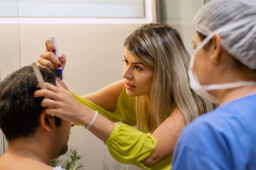 Dra Cintia Carvalho Faz A Milésima Cirurgia De Transplante Capilar E Devolve A Autoestima Dos Pacientes 2 Dra Cintia Carvalho - Crédito Da Foto: Acervo Pessoal