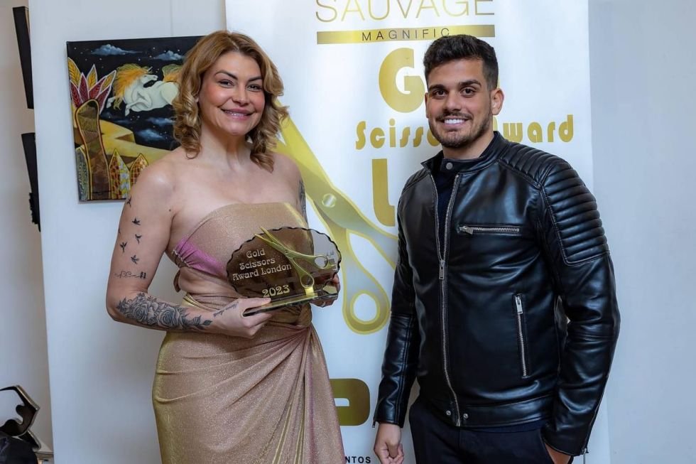 Premiação Tesoura De Ouro Oficial Chega A Londres Com A 'Gold Scissors Award London 2023' 9 Dra. Tatiana Milagaia E João Proprietários De Uma Rede De Salões Em Portugal E França- Foto: Jones Fernandes Photography / @Renatocipriano - Divulgação