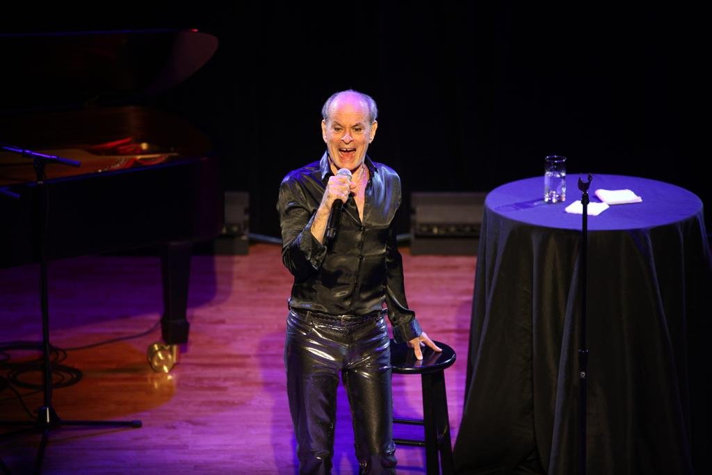 Ney Matogrosso Se Apresenta Em The Town Hall Em New York Com Casa Lotada 3 Ney Matogrosso Em Show Em Nova York 03 Cosmopolitam