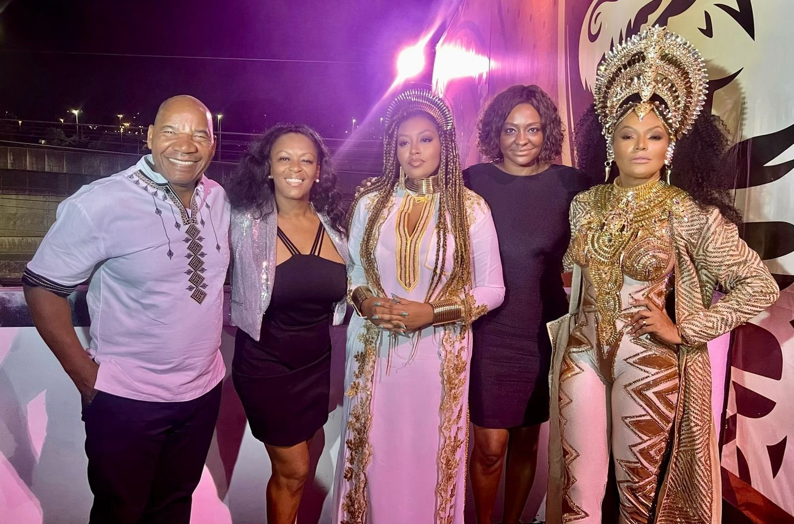 Simone Sampaio Relata Orgulho De Representar Uma Rainha Africana Em Festa Da Dragões Da Real 4 Reitor José Vicente, Adriana Vasconcellos, Mahryan Sampaio, Joyce Ribeiro E Simone Sampaio - Crédito Da Foto: Divulgação