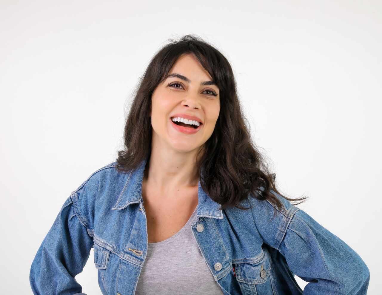 Lis Luciddi: da versatilidade nos palcos ao sucesso na TV, em A Infância de Romeu e Julieta, pelo SBT e Prime Vídeo