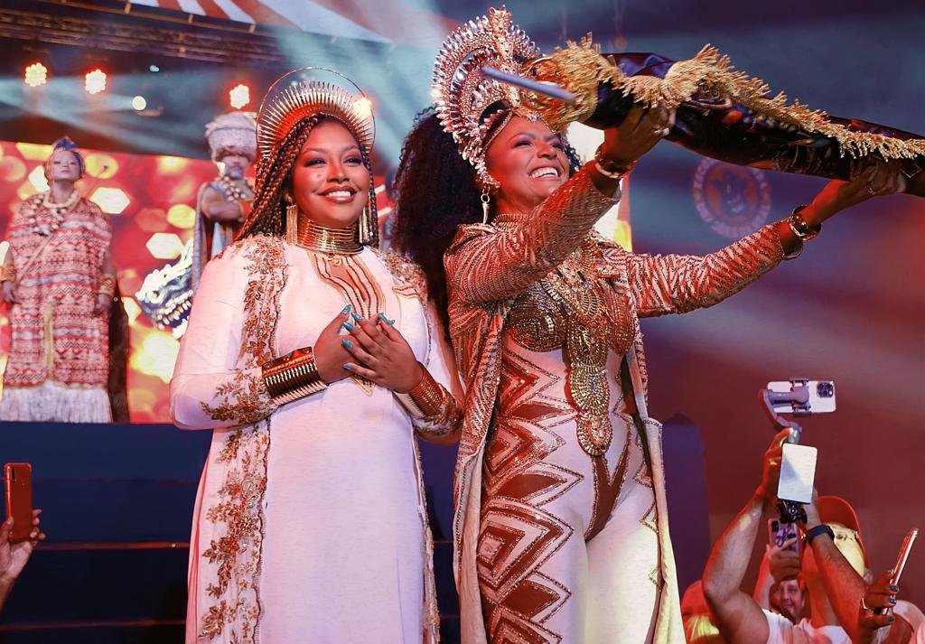 Simone Sampaio Relata Orgulho De Representar Uma Rainha Africana Em Festa Da Dragões Da Real 2 Mahryan Sampaio E Simone Sampaio - Crédito Da Foto: Assessoria De Imprensa Dragões Da Real