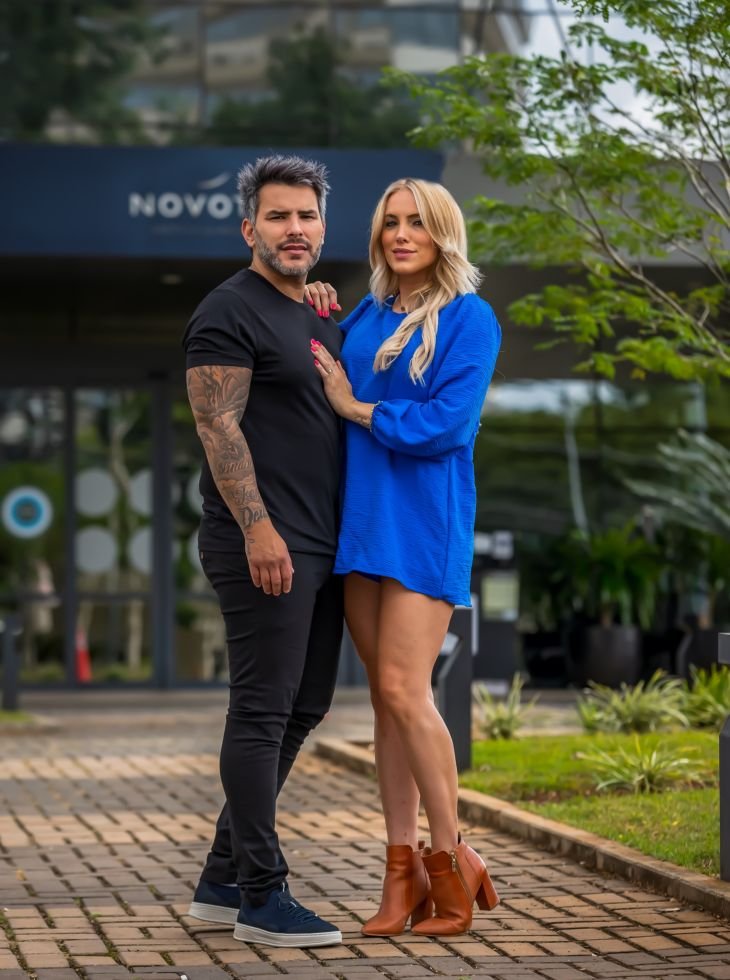 Dennis Ayres E Nathalia Zalaf Posam Para Ensaio De Campanha Do Dia Dos Namorados De Famosa Grife 3 Dennis Ayres E Nathalia Zalaf - Crédito Da Foto: Eduardo Couto / Divulgação