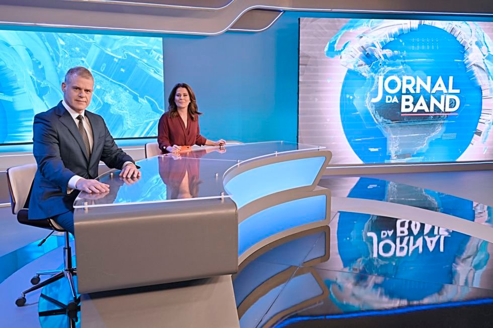 Eduardo Oinegue E Adriana Araújo Estreiam Nova Fase Do &Quot;Jornal Da Band&Quot; 2 Eduardo Oinegue E Adriana Araújo - Crédito Da Foto: Renato Pizzutto / Band