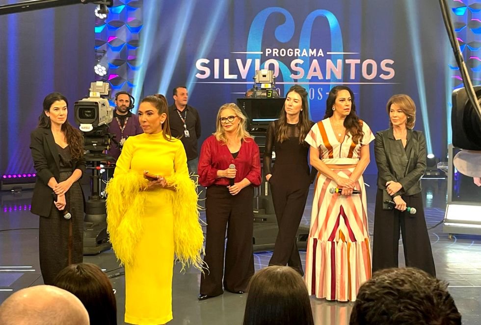 Patrícia Abravanel Ao Lado Das Irmãs No Programa Silvio Santos Especial 60 Anos - Crédito Da Foto: Renato Cipriano / Ego Brazil