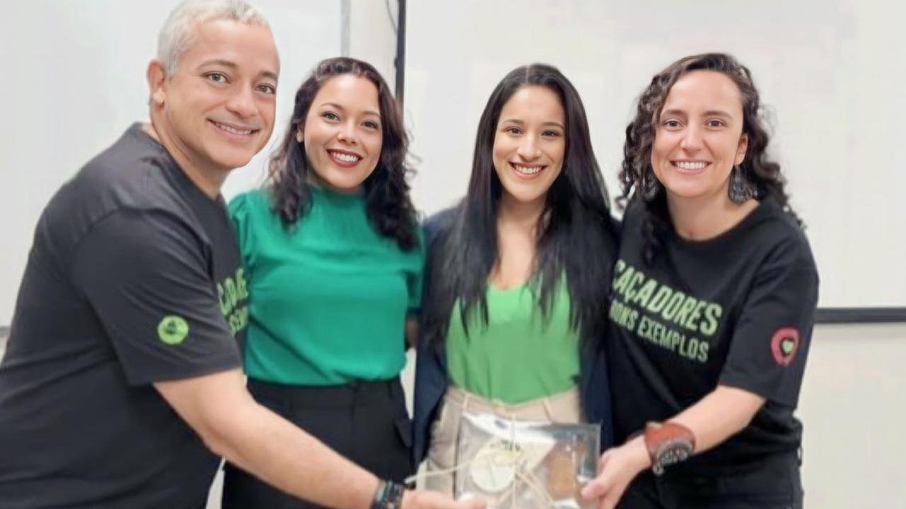 Casal De Caçadores De Bons Exemplos Compartilha Inspiração Em Evento Da Abrh-Es 2 Casal De Caçadores De Bons Exemplos Compartilha Inspiração Em Evento Da Abrh-Es