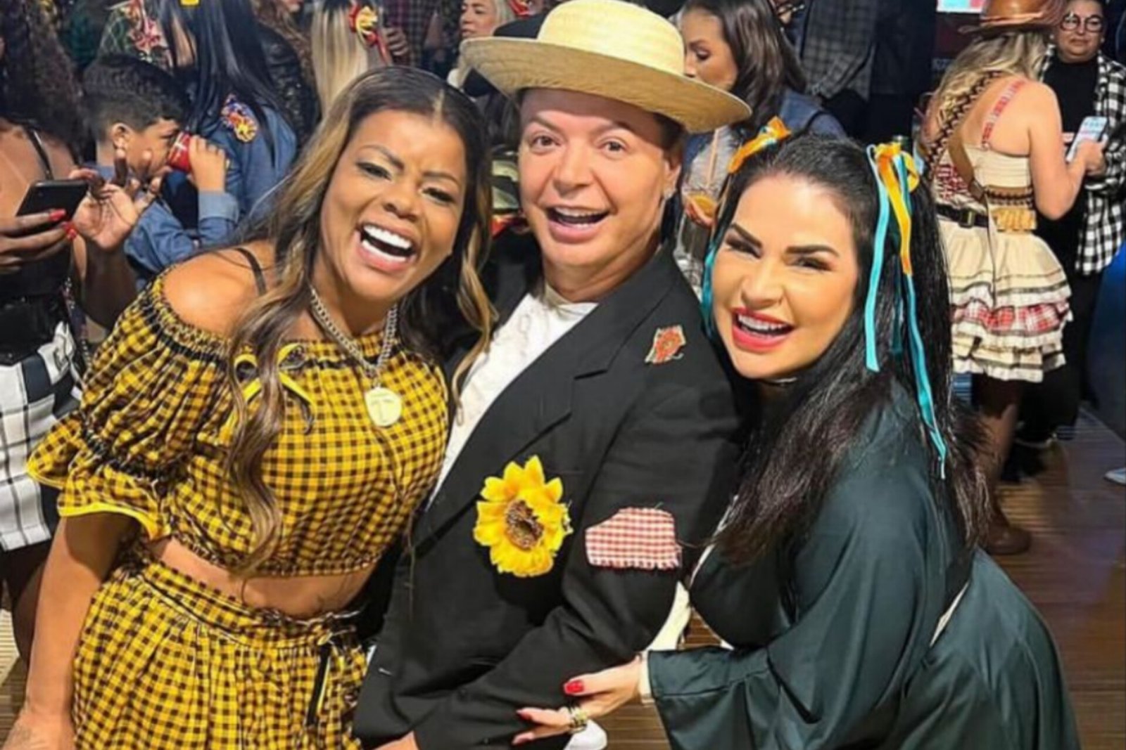David Brazil Recebe Famosos Em Festa Julina Em Sua Nova Mansão Em Mangaratiba 6 Arraiá David Brazil / Fotos Reprodução Instagram