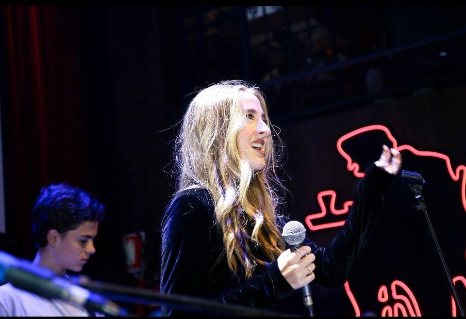 Sophia Marie: Celebrando O Dia Do Rock Com Seu Talento Incomparável; Vela! 2 Sophia Marie: Celebrando O Dia Do Rock Com Seu Talento Incomparável; Vela!