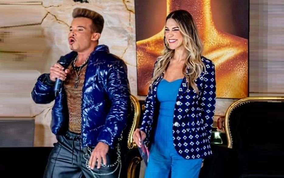 Moyráah Inova Com Eletrofunk, É Comparado Ao Ricky Martin E Atrai Atenção De Programa De Tv 2 Cantor Moyráah E Apresentadora Hariane Fonseca - Foto: Juliane Manzi / Zuleika Ferreira - Divulgação