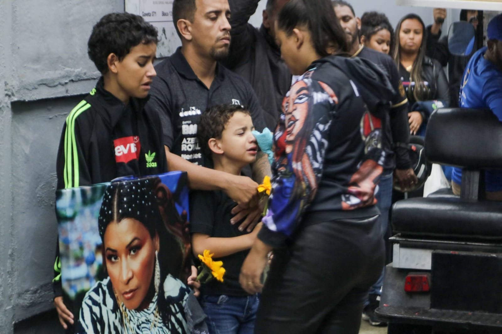 Mc Katia Recebe Última Homenagem Em Comovente Sepultamento 3 Créditos: Carlos Elias Junior