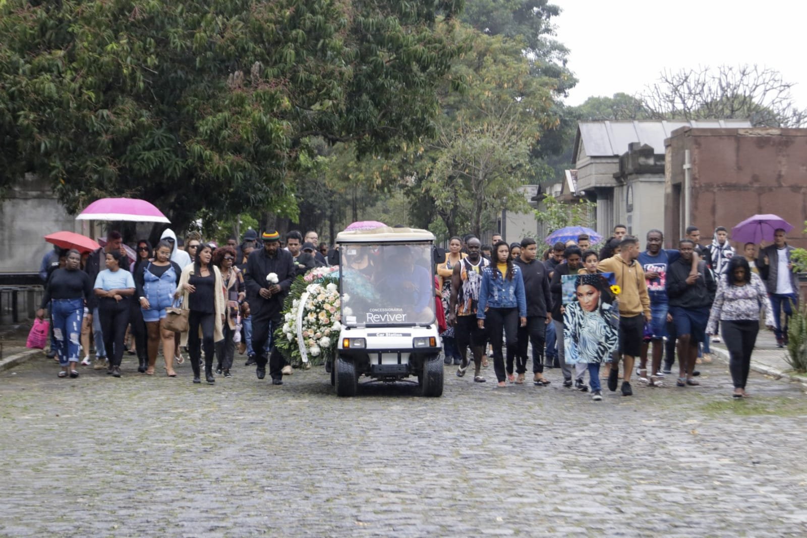 Mc Katia Recebe Última Homenagem Em Comovente Sepultamento 2 Créditos: Carlos Elias Junior