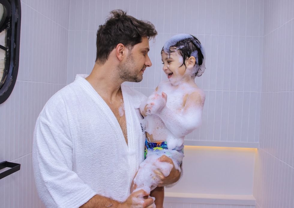 Grávidos Do 2º Filho, Ex Bbb Kamilla Salgado E Elieser Ambrosio Realizam Sessão De Fotos 3 Ex Bbb Elieser Ambrosio Com O Filho Bento - Foto: Thiago Duran / Divulgação