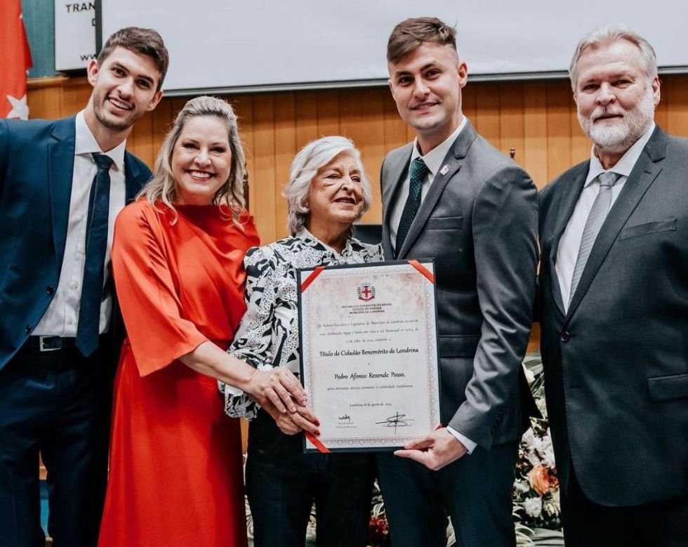 Youtuber Rezende É Homenageado Na Câmara De Vereadores 3 Youtuber Rezende Recebendo Homenagem - Crédito Da Foto: Acervo Pessoal / Betinho Alves - Divulgação