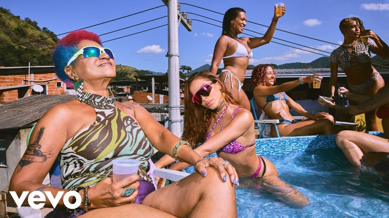 Anitta Celebra O Funk Carioca Em Novo Bundle 3 Anitta Casi Casi Official Music Cosmopolitam