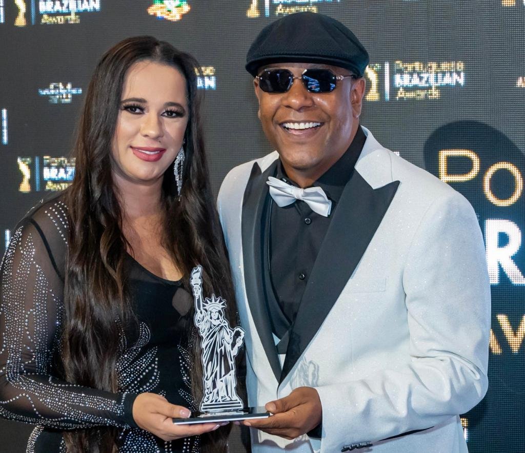 Empresária Marcilia Luzbet Realiza A 8ª Edição Da Premiação Portuguese Brazilian Awards 5 Empresária Marcilia Luzbet E Márcio Victor, Vocalista Da Banda Psirico - Foto: Nina Farias / Renato Cipriano - Divulgação