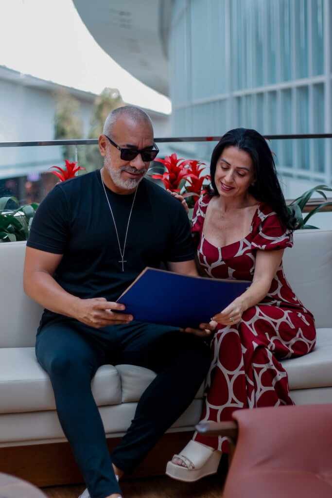 Musa Da União Da Ilha, Tatiana Breia Dá Spoiler Da Fantasia Do Carnaval De 2024 2 Tatiana Breia E Carnavalesco Cahe Rodrigues Foto Denilson Santos 1 Cosmopolitam