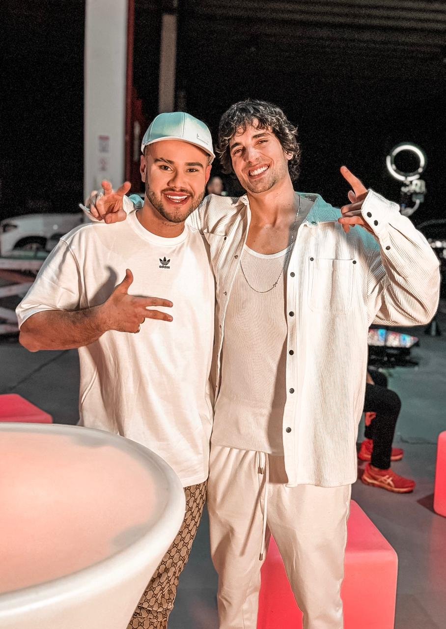 Influenciador Nivaldo Marca Presença Em Festa De Aniversário De Fiuk 2 Influenciador Nivaldo E O Cantor Fiuk - Foto: Divulgação