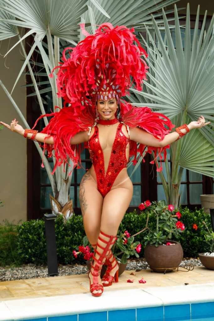 Amanda Fernandes Retorna Ao Brasil Com Materiais Da Sua Fantasia Do Carnaval De 2024 2 Amanda Fernandes Foto Marcos Mello 4 Cosmopolitam