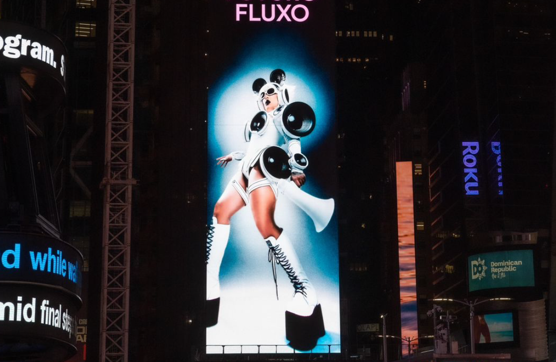 Gloria Groove é destaque internacional na Times Square 