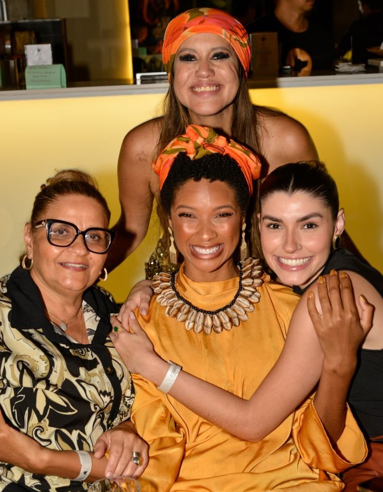 Isadora Maia E Catarina Seligman Se Uniram Em Collab De Lenços Em São Paulo 5 Catarina Seligman, Claudia Assis, Carol Amaral E Ana Paula Guedes - Crédito Das Fotos: João Sal / Divulgação