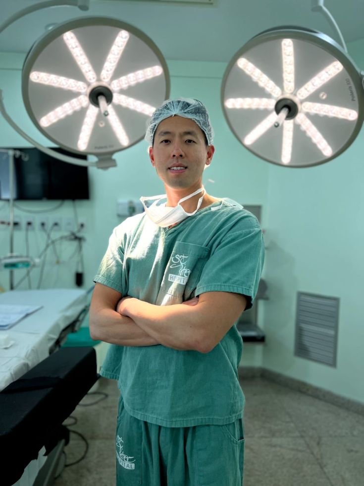 Dr. Seung Lee É Especialista Em Cirurgias De Lipo Hd, Cirurgias Da Mama E Abdominoplastia Hd 2 Dr.seung Lee - Crédito Da Foto: Acervo Pessoal