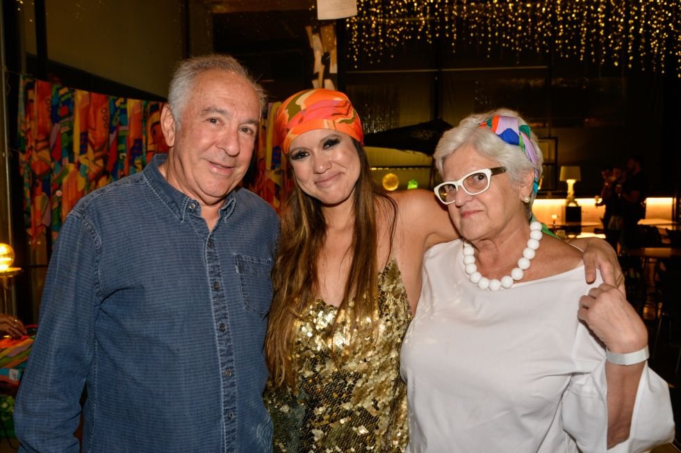 Isadora Maia E Catarina Seligman Se Uniram Em Collab De Lenços Em São Paulo 4 Milton Seligman, Catarina Seligman E Graça Seligman - Crédito Das Fotos: João Sal / Divulgação