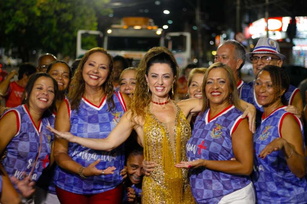 Tatiana Breia Cai No Samba Com Bruna Bruno Em Ensaio De Rua Da União Da Ilha 3 Tatiana Breia Foto @Eudenilsonsd 3 Cosmopolitam